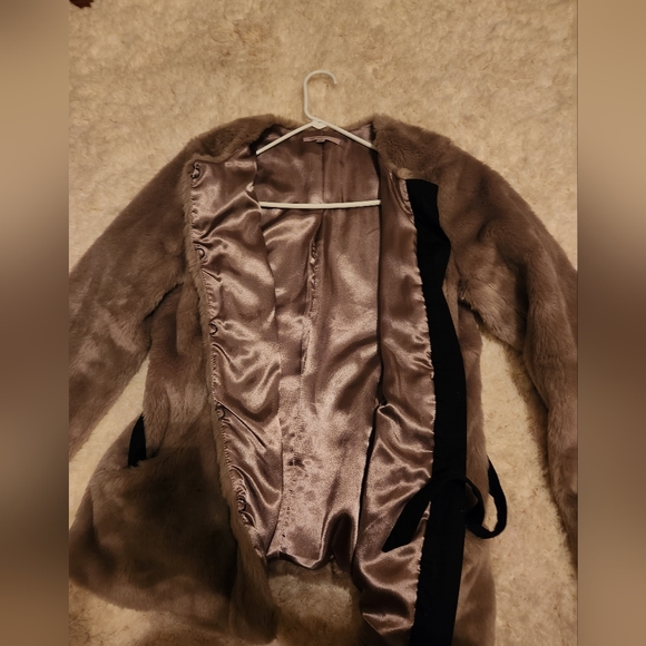 Gap Faux Plush Fur Short Coat size Medium - Picture 6 of 9